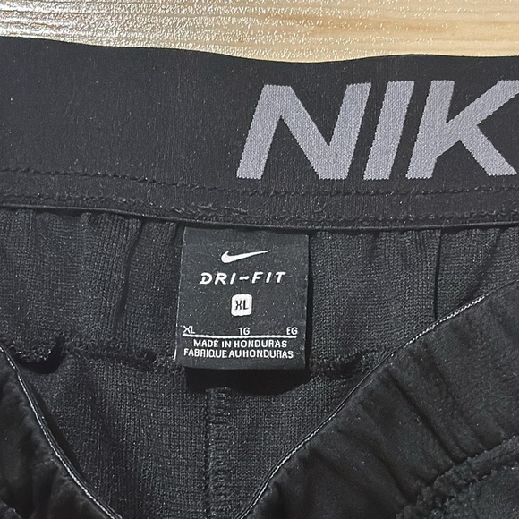 Nike athletic shorts - Picture 4 of 4